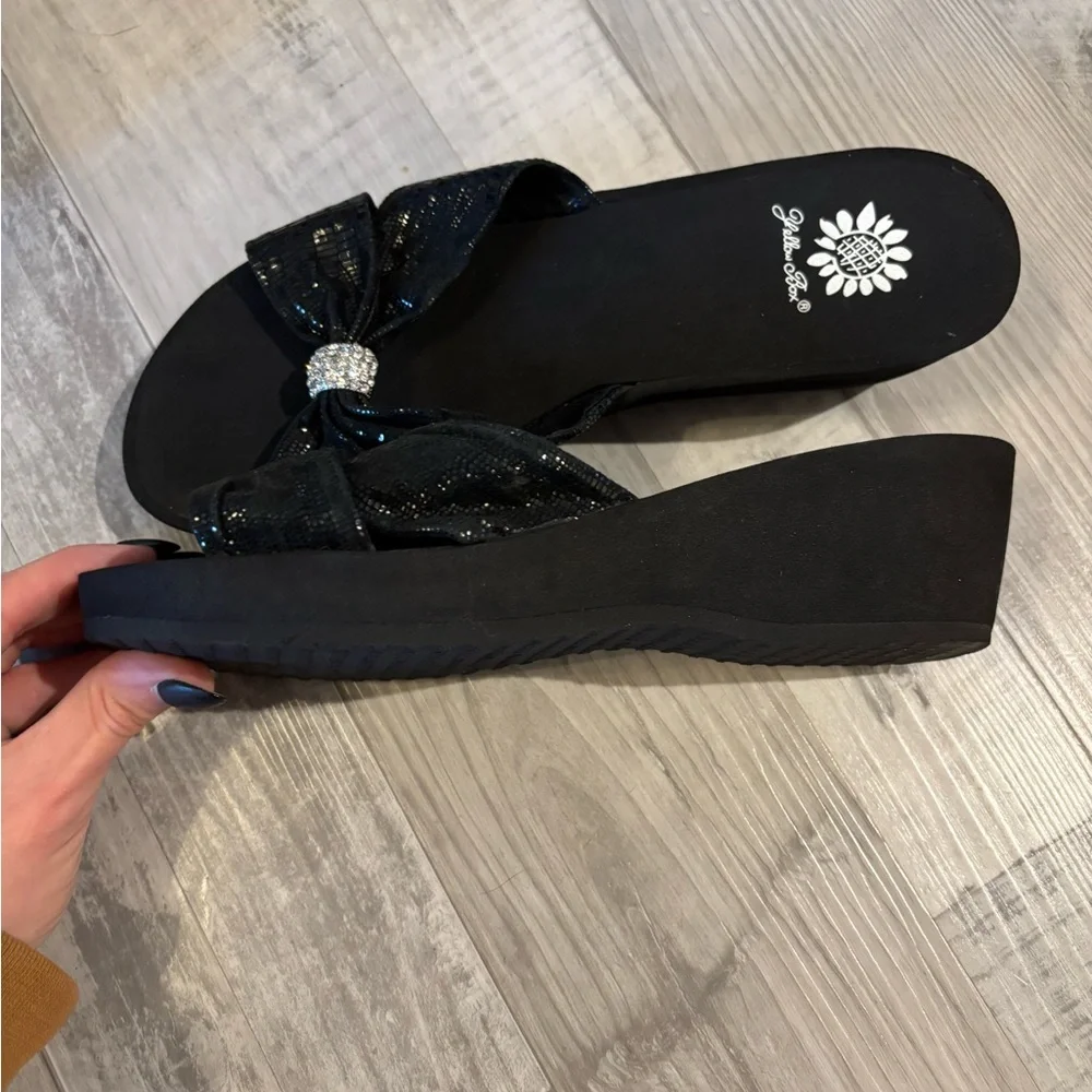 Yellow Box Black Sparkle Bow Sandals‎ - Picture 4 of 4